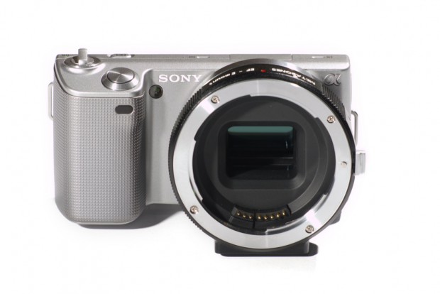 Smart-Adapter f&uuml;r Canon-Objektive an Sony-NEX-Kameras (Bild: Conurus/Metabones)